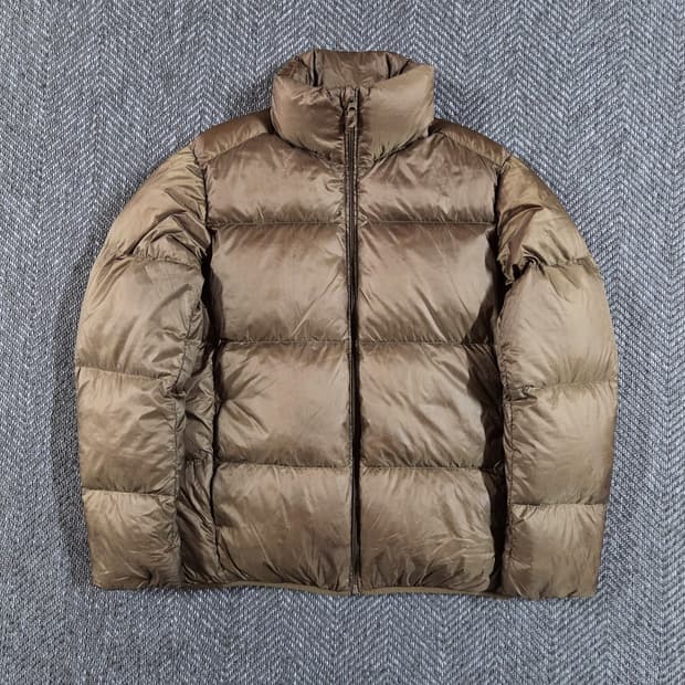 유니클로 울트라 라이트 브라운 다운 패딩
