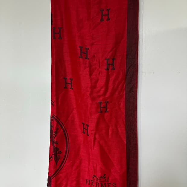 에르메스 H 로고 레드 머플러
