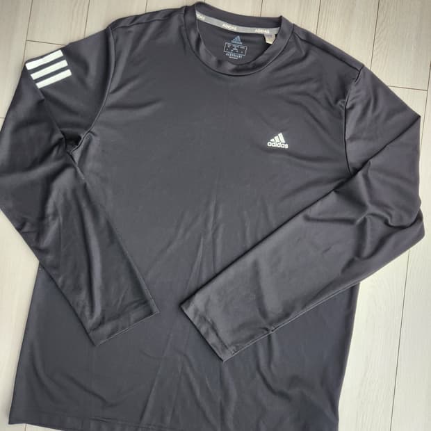 아디다스 LS CREW 기능성 스포츠 블랙 긴팔티 사이즈L

새상품 처럼