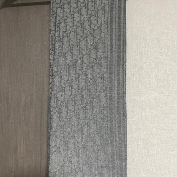 디올 캐시미어 오블리크 머플러 그레이