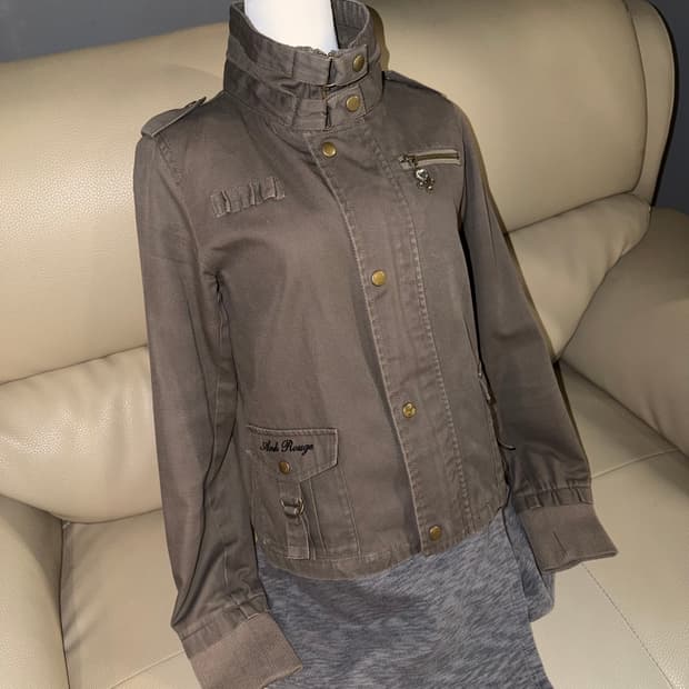 Ank rouge neck snap point jacket