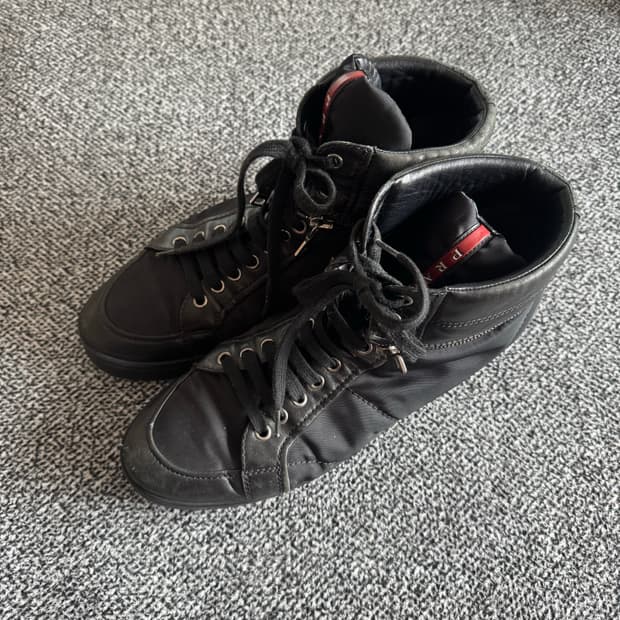 프라다 레더 하이탑