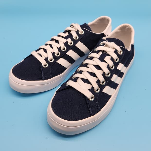 o 아디다스 코트밴티지 스니커즈 245