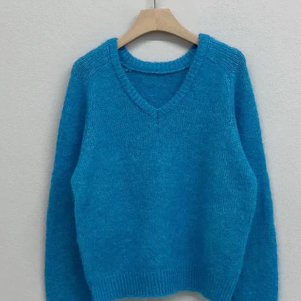 젠이츠 소프트 브이넥니트 스카이 블루