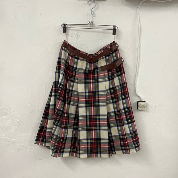 미우미우 레더 벨트 스트랩 플리츠 스커트