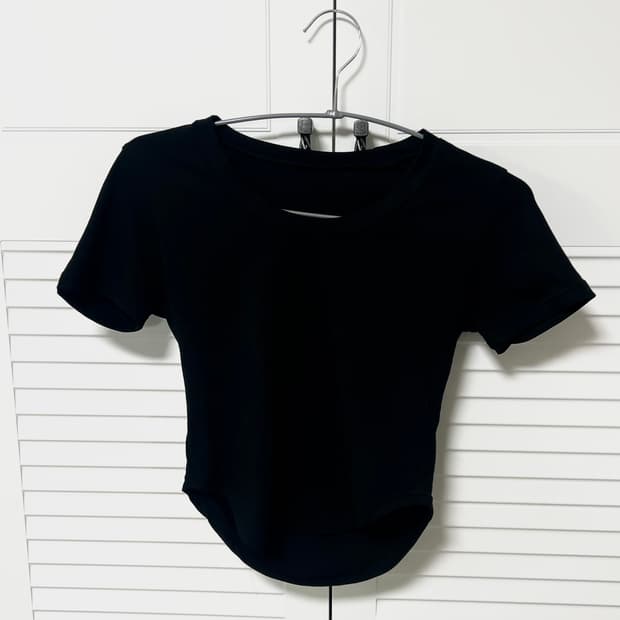 옷 구매하시면 서비스로 드릴게요 딱붙티 밑단 굴림티 반팔