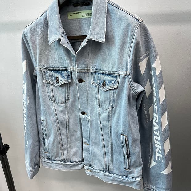 100) 오프화이트 프린트 청자켓 