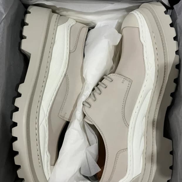 디올 사카이 더비 슈즈 베이지 42사이즈 새상품