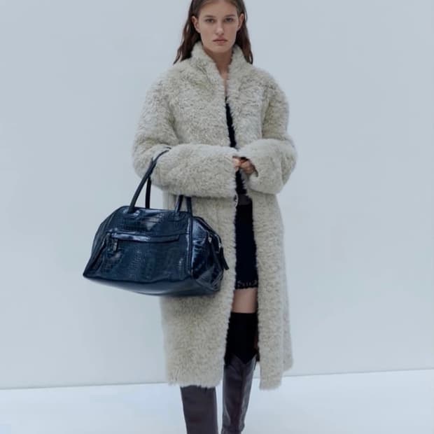 스튜디오테이블 무스탕코트