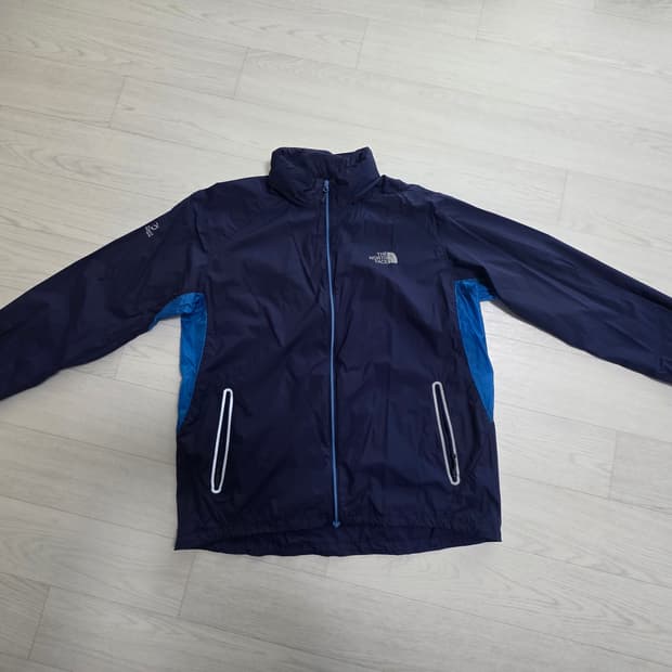 노스페이스 플라이트 시리즈 바람막이

XL사이즈