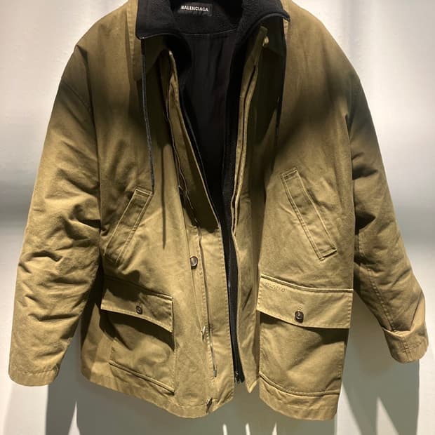 발렌시아가 야상판매합니다