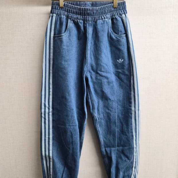 우먼 S) 아디다스 데님 트랙팬츠 팝니다