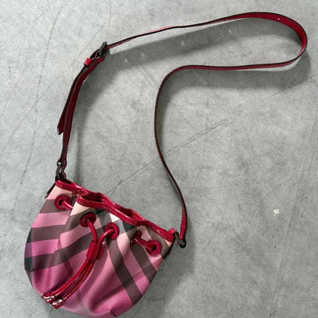 Burberry 버버리 레드 애나멜 체크 복조리 크로스백