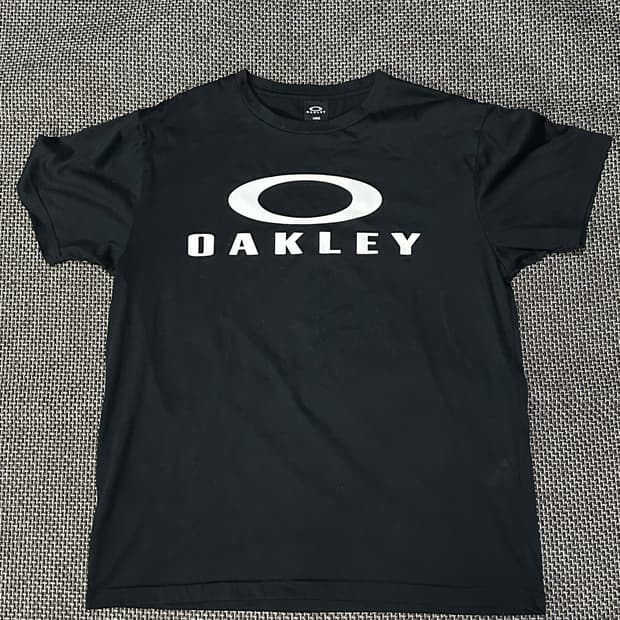 Oakley T-shirt