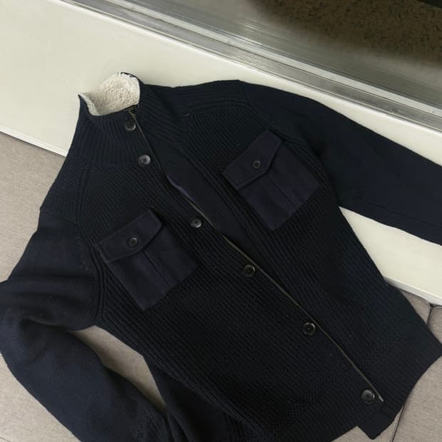 네이비 니트 가디건 포켓 디자인