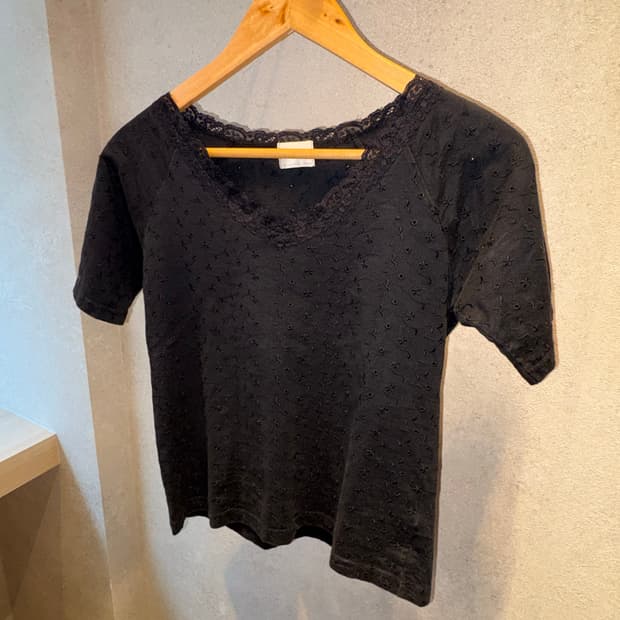 Eyelet tee