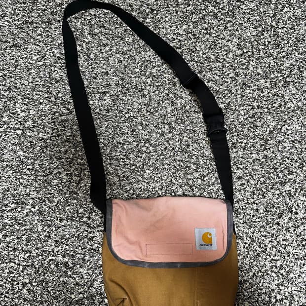 칼하트 크로스백