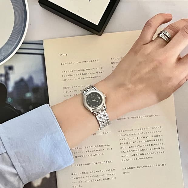 구찌 블랙 다이얼 메탈 시계 / 정품감정 . 케어