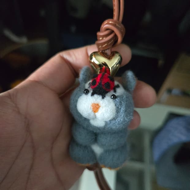 ​[정품] 로에베(LOEWE) 펠트 & 카프스킨 햄스터 키링 - 그레이블