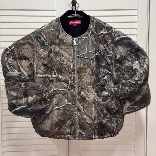 [S급] 슈프림 퀼티드 봄버 자켓 리얼트리 AP 카 모 25FW