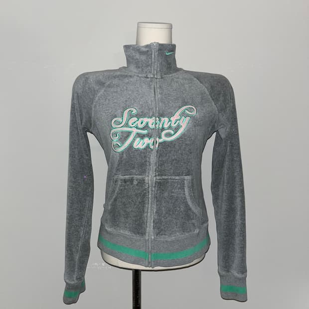 📦 Nike velvet jaket