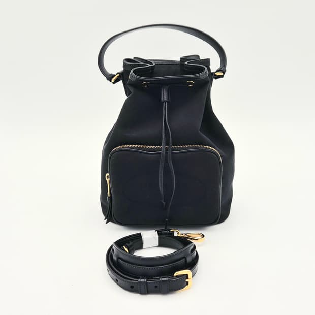 프라다 듀엣 자카드 캔버스
버킷백 겸 숄더백

전면 프라다 로고 프린팅 