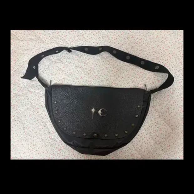 떠그클럽 크로스백 팝니다