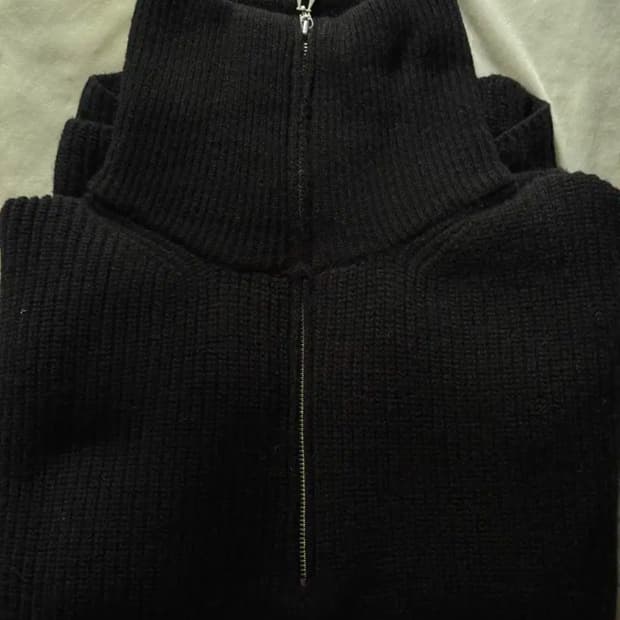 벨리에 하프 집업 니트