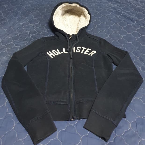 (빈티지) 홀리스터 딱붙핏 레터링 패치 양털안감 후드집업 네이비 (XS)