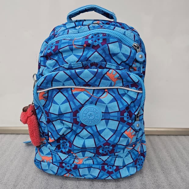 거의 미사용 깨끗한 키플링 백팩 블루