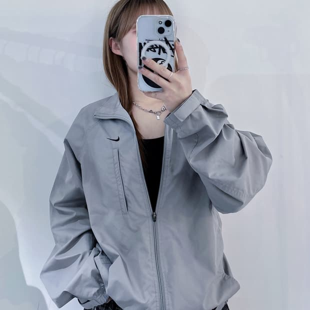 나이키 00‘s 실버그레이 스우시 바람막이