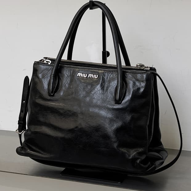 미우미우 비텔로 샤인 토트백