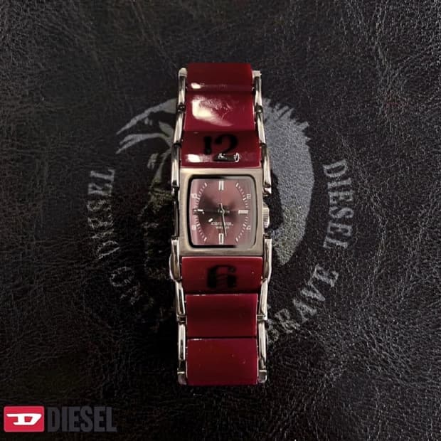 디젤 빈티지 희귀 와인컬러 메탈시계