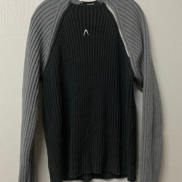 아캄 Paneled Half-Zip Sweater (Dark Gray) 