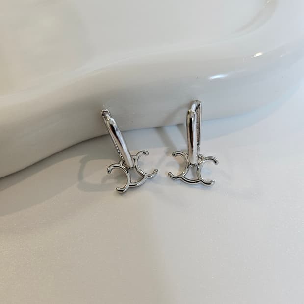 셀린느 트리오페 사각 원터치 귀걸이 은장