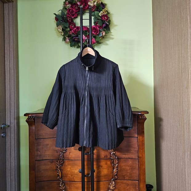 리플리 주름 아우터(2025년)