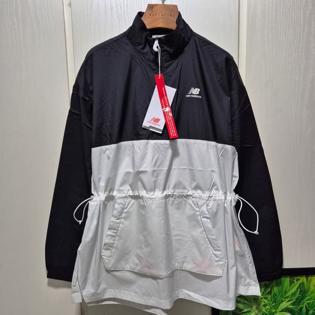 뉴발란스 블랙/화이트 아노락 바람막이