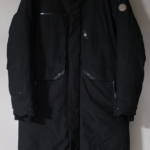 블랙야크 엣지 스톰 구스다운 롱패딩. 
싸이즈 100.  한정판