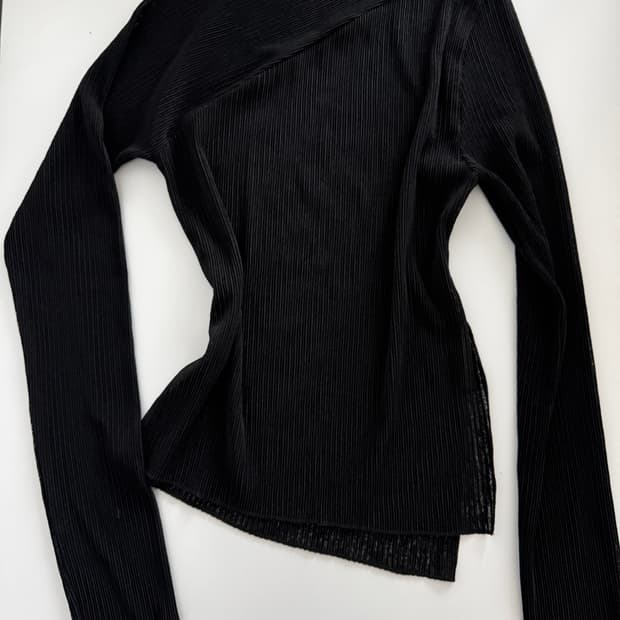 파우닝 빈티지 아카이브 블랙 플리츠 탑 큐빈 레이어룸