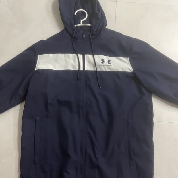 언더아머 바람막이 L사이즈(네이비)