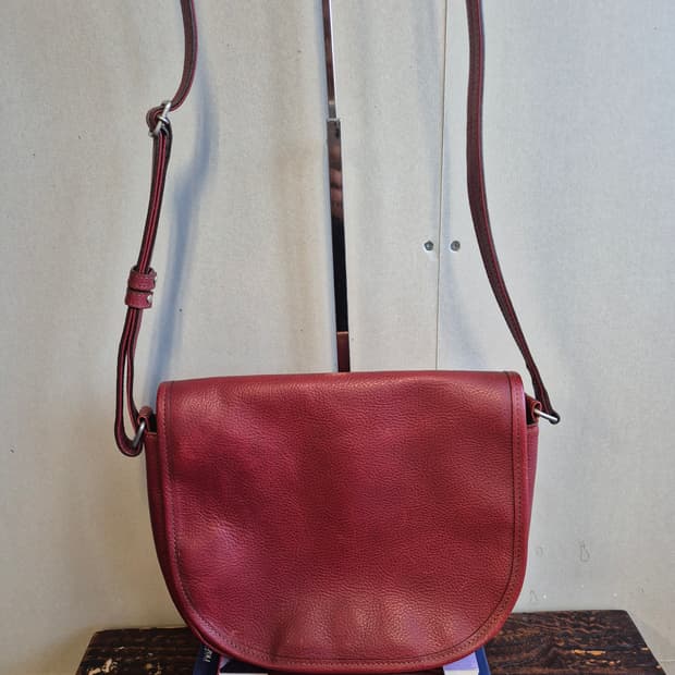 Margaret Howell 마가렛 호웰 레더 하프문 숄더백