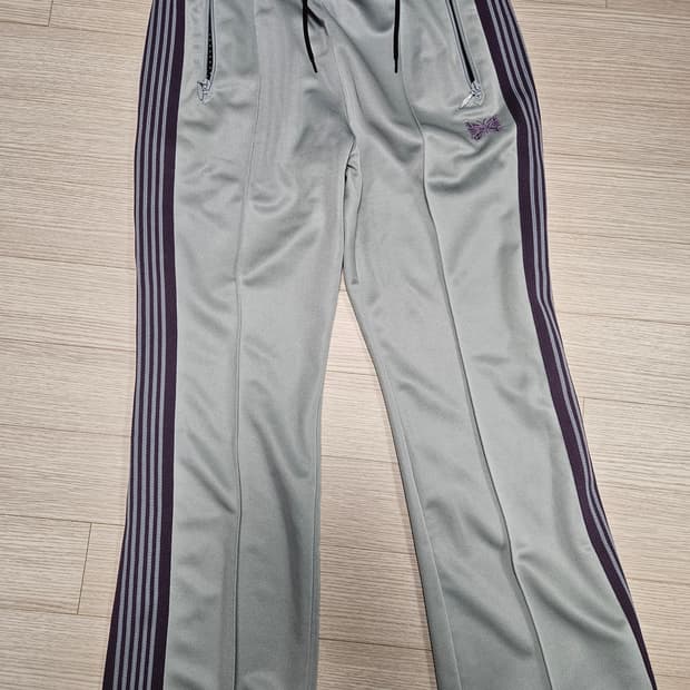 (S)니들스 트랙팬츠 부츠컷 25ss 삭스블루