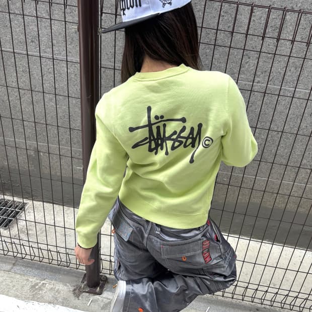 스투시 라임 백로고 맨투맨