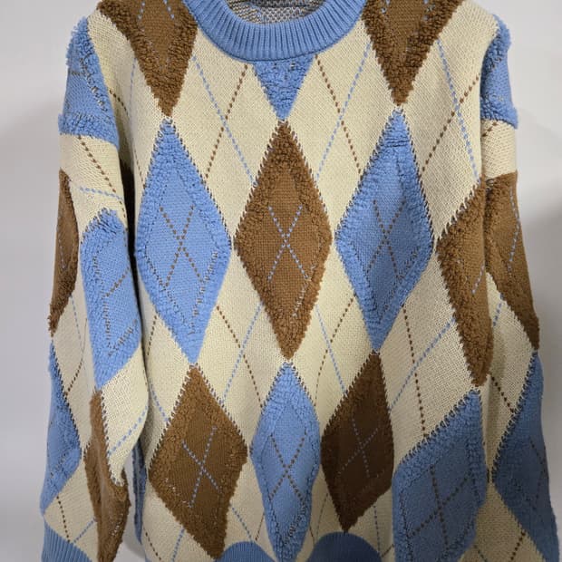  제너럴아이디어 레트로 아가일 오버핏 니트