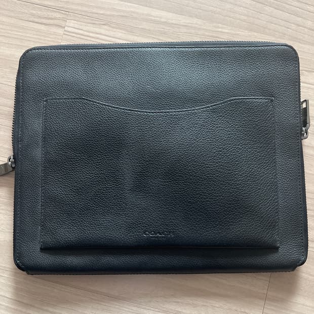 코치 아이패드 케이스 11인치