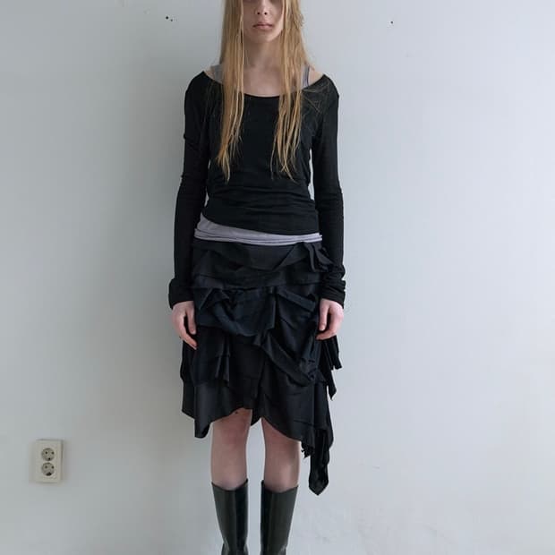 낫띵에브리띵 러플 미디 스커트 블랙 