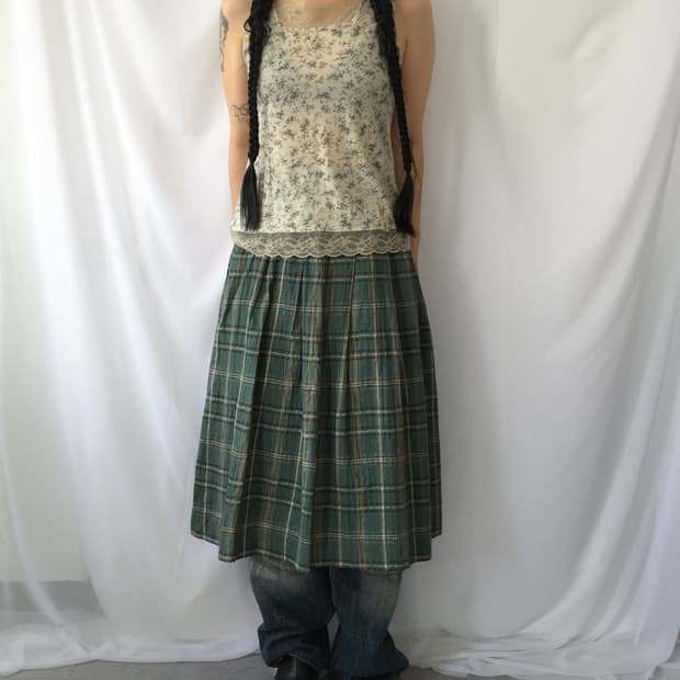 Lace point sleeveless