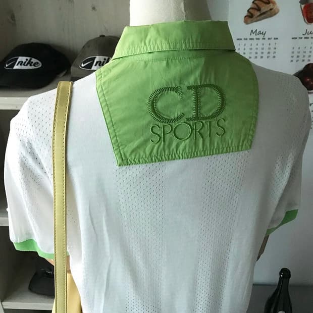 디올 백로고 반팔