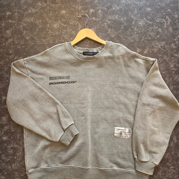 이너프이즈이너프 센터웨빙맨투맨