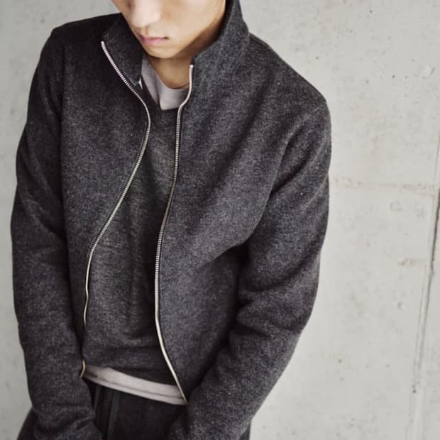 Textuerd High neck Zip 차콜 1사이즈 구매